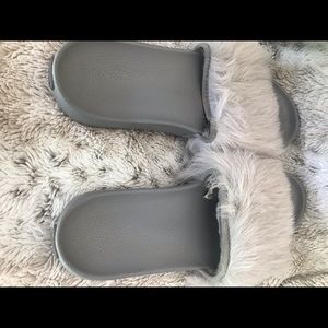 Women’s Ugg Slides Slip Ons Flip Flops Grey Fur 11
